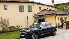 Z električnimi Miniji po slovenski Toskani: med tartufi, oljkami in realnostjo električne mobilnosti