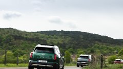 Z električnimi Miniji po slovenski Toskani: med tartufi, oljkami in realnostjo električne mobilnosti