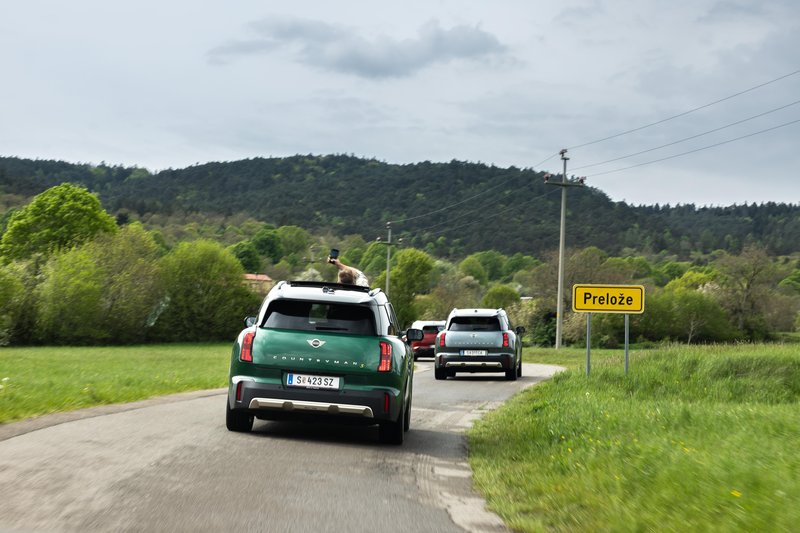 Z električnimi Miniji po slovenski Toskani: med tartufi, oljkami in realnostjo električne mobilnosti