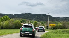 Z električnimi Miniji po slovenski Toskani: med tartufi, oljkami in realnostjo električne mobilnosti
