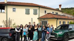 Z električnimi Miniji po slovenski Toskani: med tartufi, oljkami in realnostjo električne mobilnosti