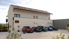 Z električnimi Miniji po slovenski Toskani: med tartufi, oljkami in realnostjo električne mobilnosti