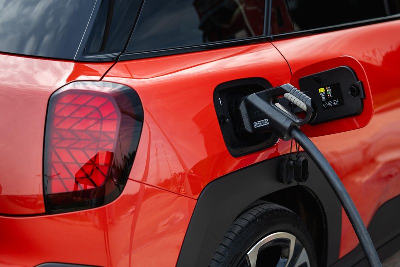 Z električnimi Miniji po slovenski Toskani: med tartufi, oljkami in realnostjo električne mobilnosti