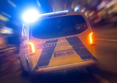 Tragedija na avtocesti: družina s sedmimi člani trčila v parkiran tovornjak, posledice osupljive