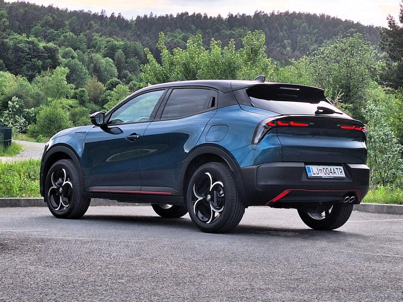 TEST: Alfa Romeo Junior ibrida Speciale– Arrivederci cuore sportivo*