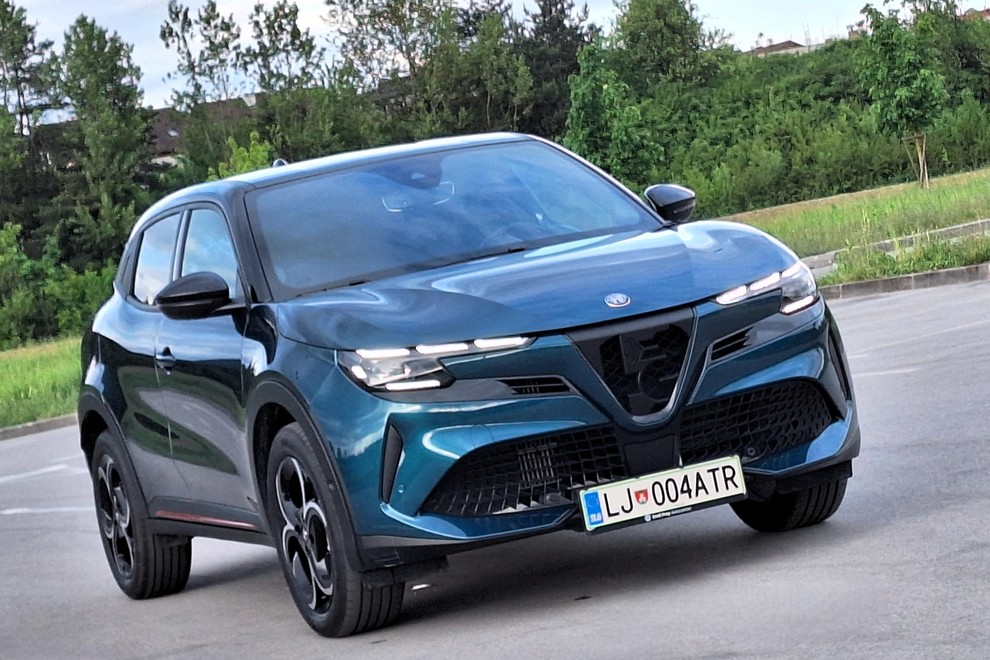 TEST: Alfa Romeo Junior ibrida Speciale– Arrivederci cuore sportivo*