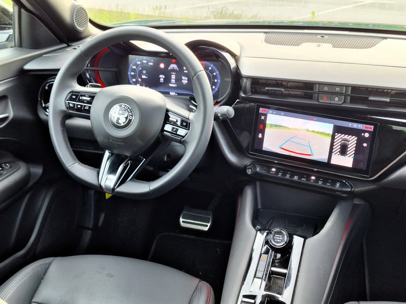 TEST: Alfa Romeo Junior ibrida Speciale– Arrivederci cuore sportivo*
