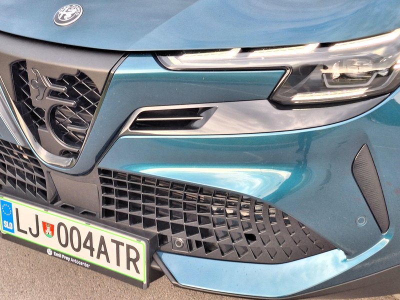 TEST: Alfa Romeo Junior ibrida Speciale– Arrivederci cuore sportivo*