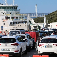 Velika sprememba na trajektni liniji med dvema priljubljenima otokoma - med turisti zna povzročiti kar nekaj vroče krvi