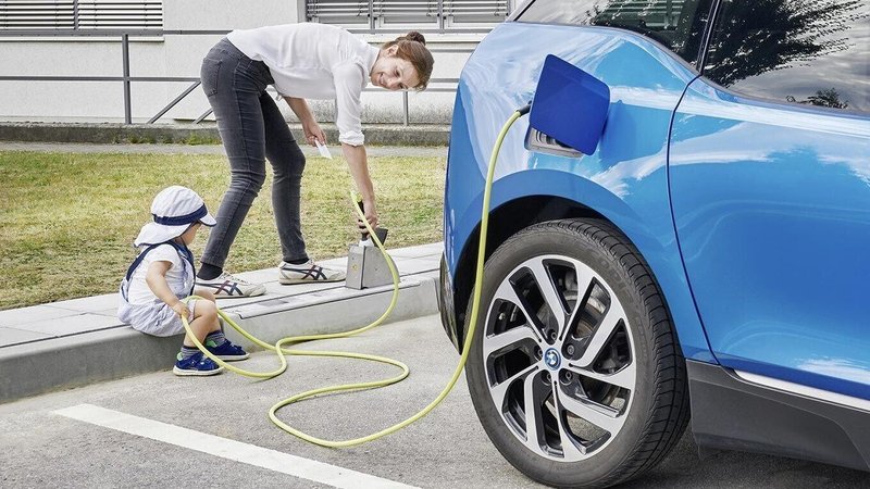 Polnilnice za elekrična vozila so grde in moteče - nadomestila jih bo izvirna in nepričakovana alternativa