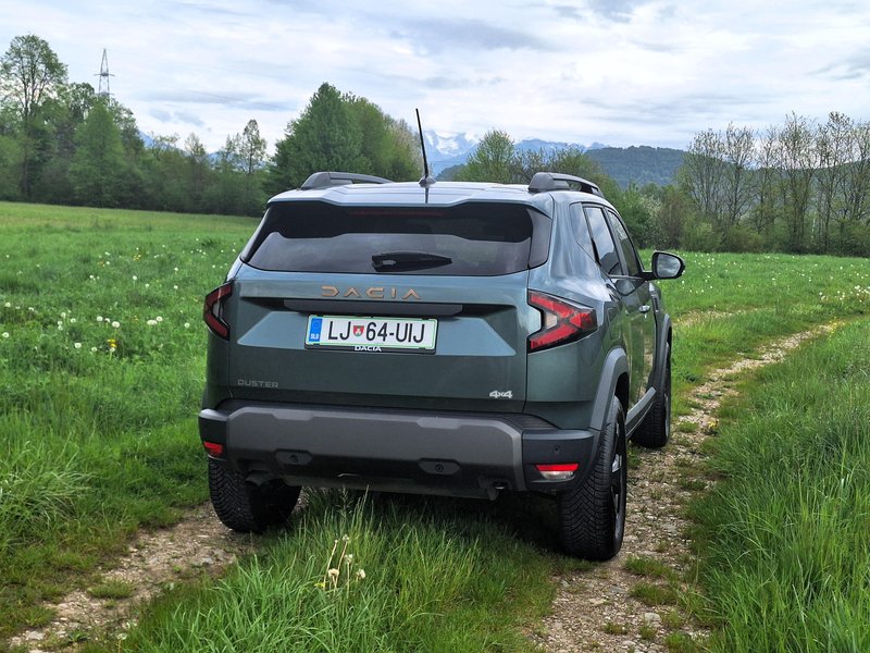 Test: Dacia Duster MHD 130 4x4 - Robatost in pustolovski duh - namesto cenenosti