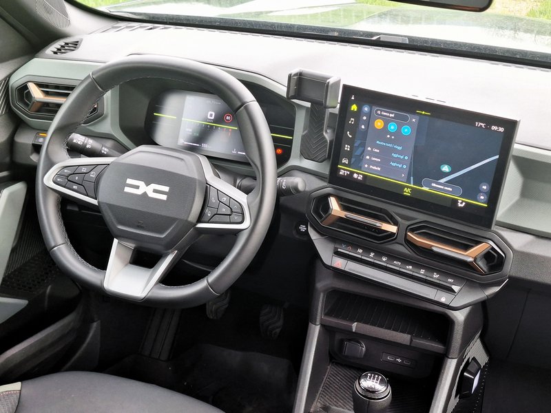 Test: Dacia Duster MHD 130 4x4 - Robatost in pustolovski duh - namesto cenenosti