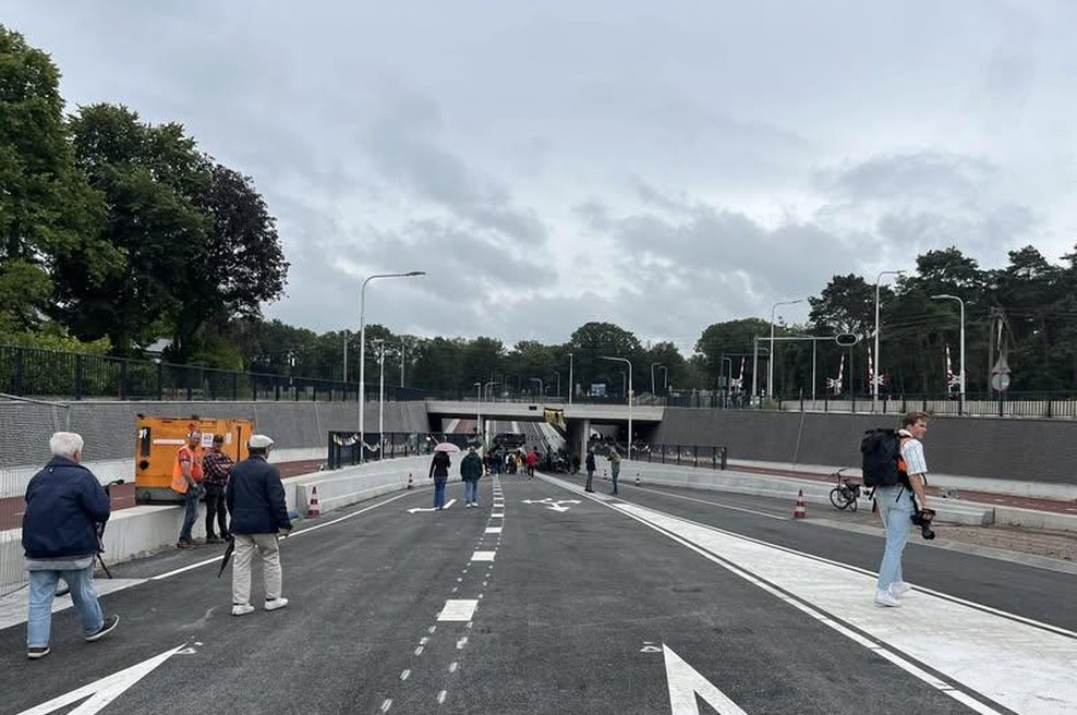 Ne boste verjeli svojim očem: nadvoz, ki se ob dežju popravlja kar sam! (foto: ProRail)