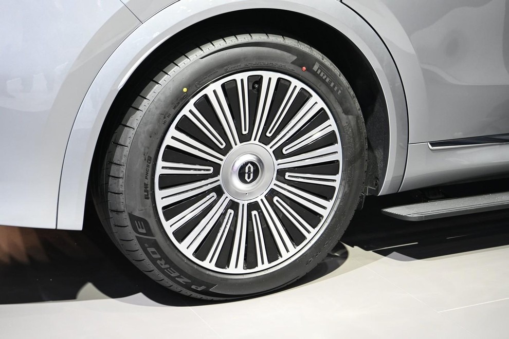To je znamka, za katero najbrž sploh še niste slišali, a je lani na domačem trgu prodala več luksuznih avtomobilov kot BMW in Mercedes-Benz