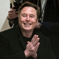 Objava Elona Muska je sprožila val ugibanj. Kaj neki se kuha pri Tesli?!