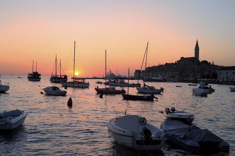 Ena najbolj priljubljenih destinacij na Jadranu zna biti letos še dražja. Kazni namreč pišejo kot za stavo (foto: Profimedia)