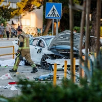 Tragedija v priljubljenem dopustniškem kraju: Tesla z več kot 1000 "konji" se je spremenila v morilsko orožje (VIDEO)