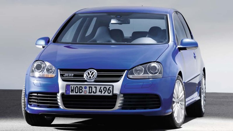 Čeprav ima v svoji garaži tudi Nevero, pa Mate Rimac najraje vozi nekaj povsem drugačnega – presenetilo vas bo, kdo je njegov ljubljenec!