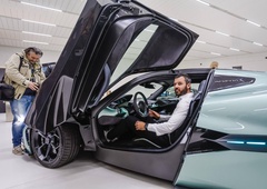 Čeprav ima v svoji garaži tudi Nevero, pa Mate Rimac najraje vozi nekaj povsem drugačnega – presenetilo vas bo, kdo je njegov ljubljenec!
