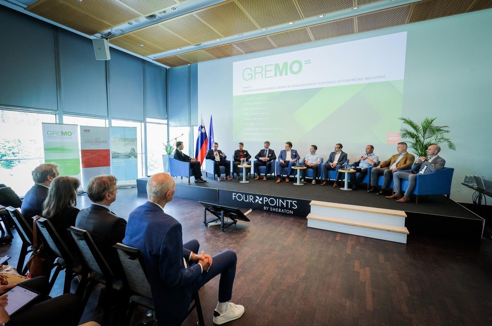 Slovenska avtomobilska industrija je v dobri formi - največji dosežek je medsebojno povezovanje podjetji (foto: Daniel Novakovič/STA)