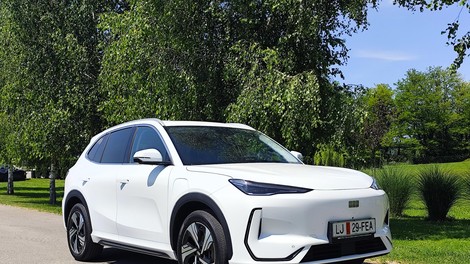 Novo v Sloveniji: Geely EX5 - Globalni električni pristop
