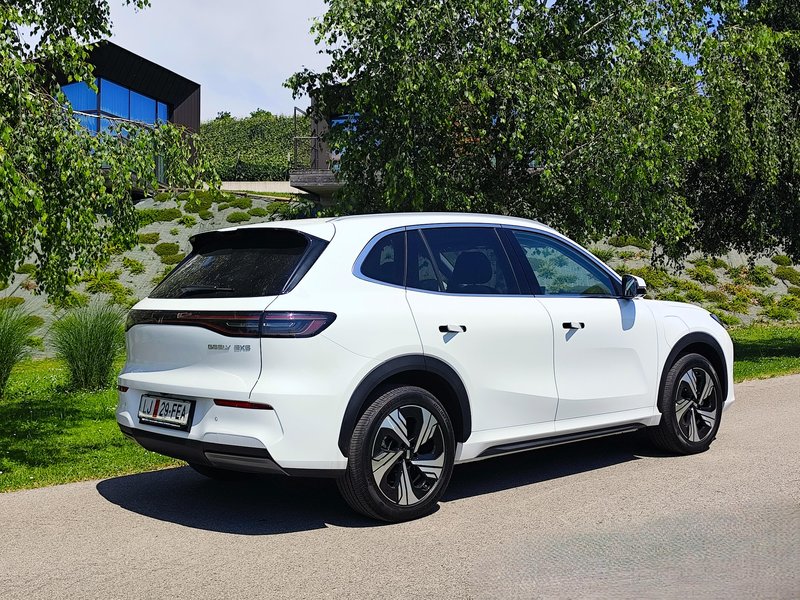 Novo v Sloveniji: Geely EX5 - Globalni električni pristop