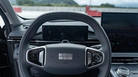 Geely pripravlja nov napad na Evropo: prihaja veliki SUV, ki bo izzval Kodiaqa in Tayrona