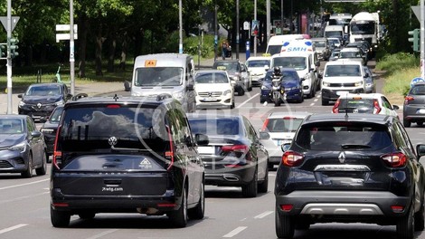 Izbruhnil je pravi kaos - napaka priljubljene aplikacije ohromila več evropskih držav