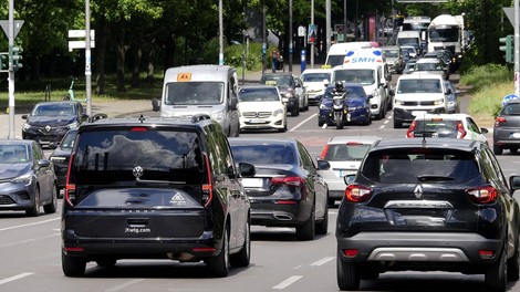 Izbruhnil je pravi kaos - napaka priljubljene aplikacije ohromila več evropskih držav