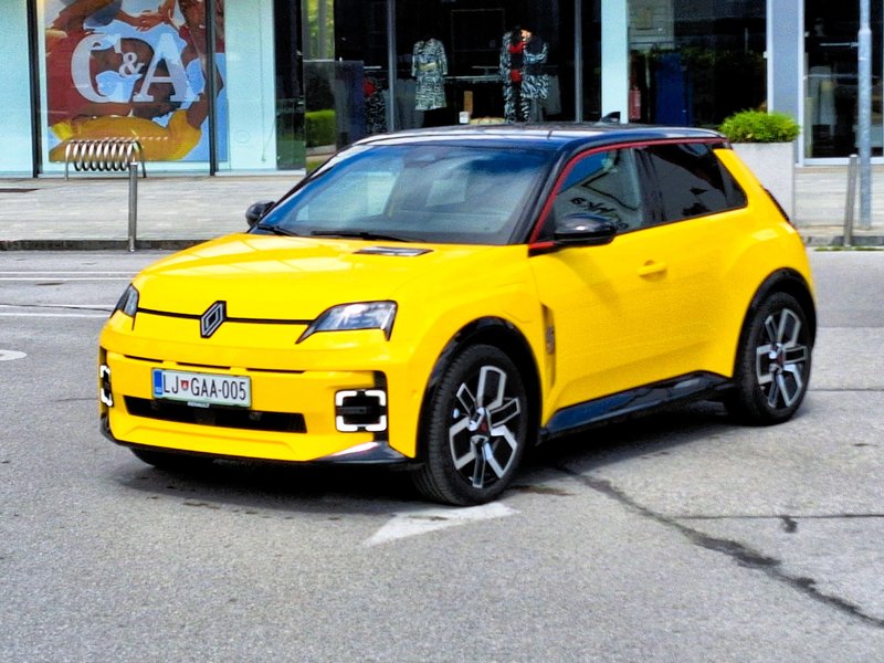 Test: Renault R5 E-Tech electric 110 kW - Z nasmehom v hišo slavnih