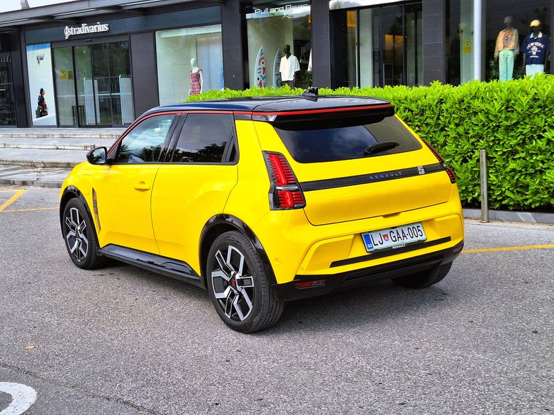 Test: Renault R5 E-Tech electric 110 kW - Z nasmehom v hišo slavnih