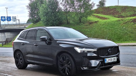 Test: Volvo XC60 B5 AWD Black Edition - V žlahtni črnini - za izbirčne