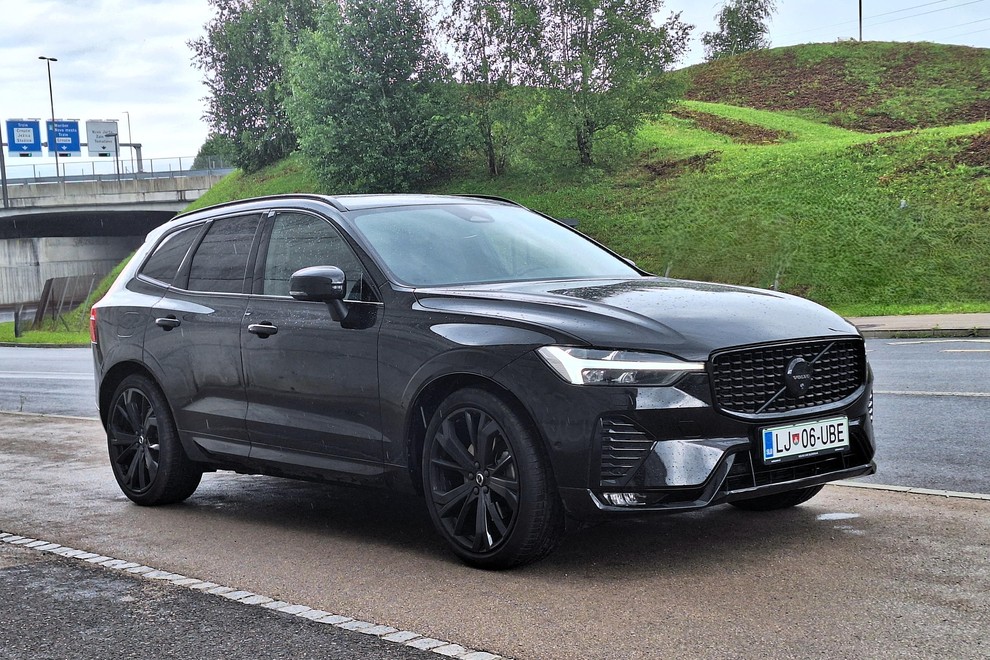 Test: Volvo XC60 B5 AWD Black Edition - V žlahtni črnini - za izbirčne