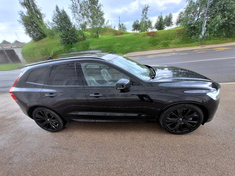 Test: Volvo XC60 B5 AWD Black Edition - V žlahtni črnini - za izbirčne