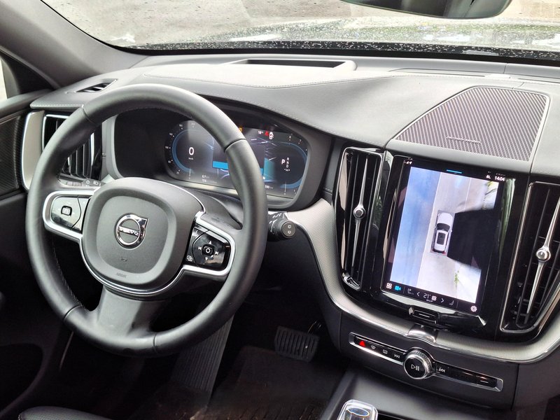 Test: Volvo XC60 B5 AWD Black Edition - V žlahtni črnini - za izbirčne