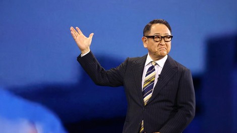 To je o električnih avtomobilih povedal Toyotin predsednik Akio Toyoda - in ni bil niti malo prizanesljiv