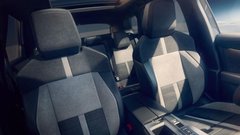 Oplov električni Grandland bo odslej še bolj pripravljen na terenske podvige - jeseni prihaja njegova nova različica