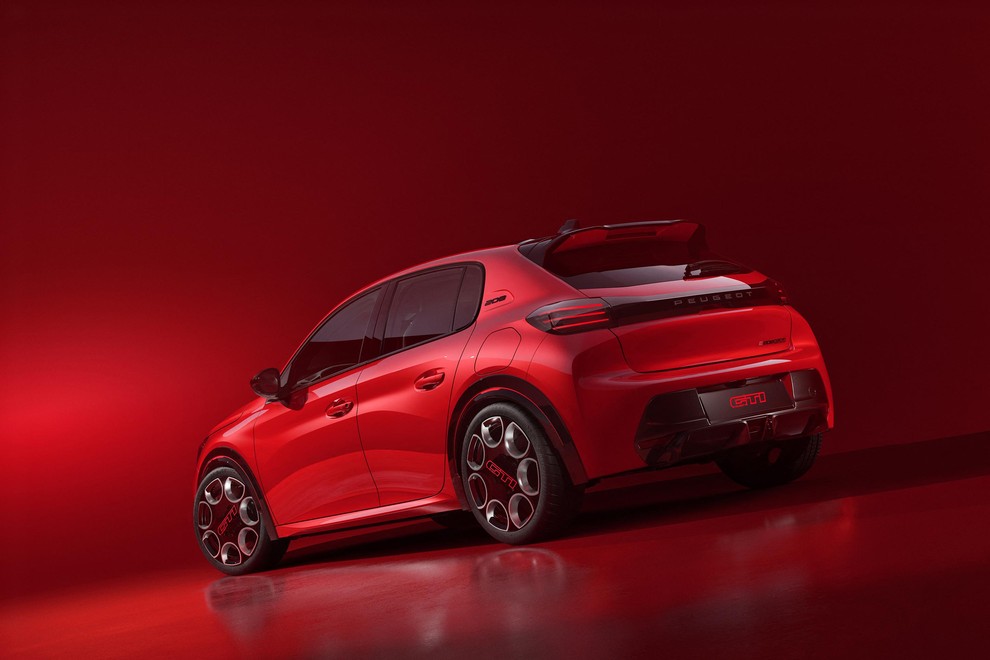 Končno smo ga dočakali! Prišel je prvi električni GTi