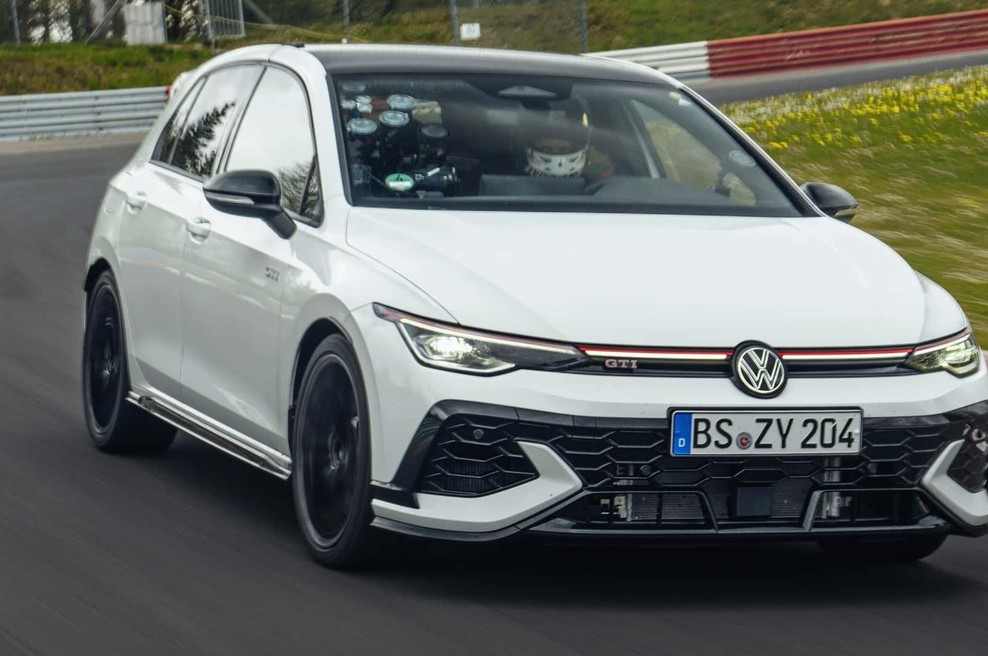 Pri 50-ih je dosegel pomemben mejnik – jubilejna različica je prevozila legendarno stezo v rekordnem času (foto: Volkswagen)