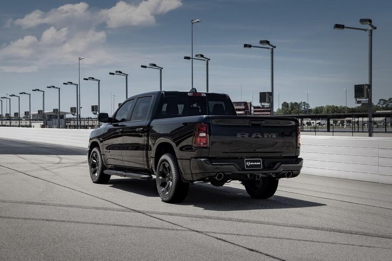 Vsi delajo napake, a nekateri jih priznajo in Ram 1500 V8 se vrača Evropo