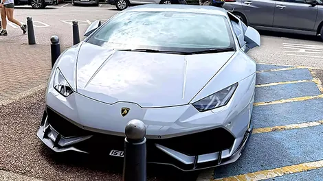 Lamborghinija je pustil na mestu za invalide, na spletu pa so ga raztrgali. Kar je naredil lastnik avta je šokiralo vse