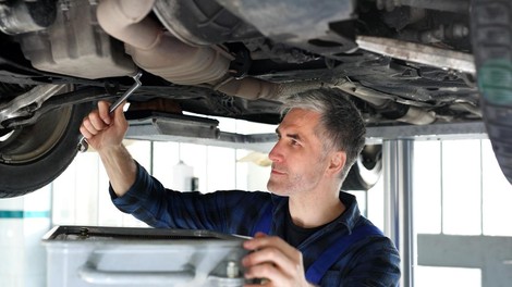 Olje kot osnova za nego motorja: kaj je pomembno vedeti?