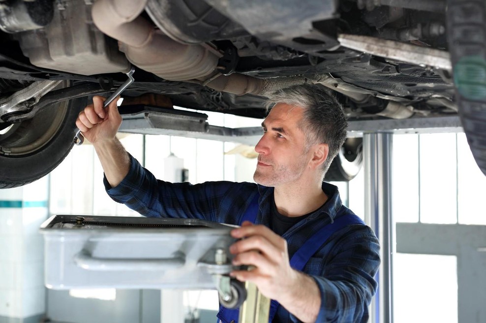 Olje kot osnova za nego motorja: kaj je pomembno vedeti? (foto: Profimedia)