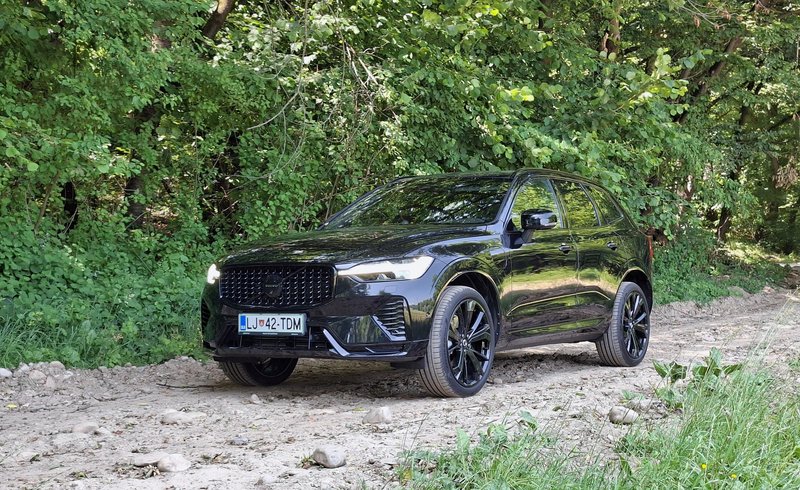 Test: Volvo XC60 T8 Twin engine Black Edition -  Dvojno srce precej kratke sape