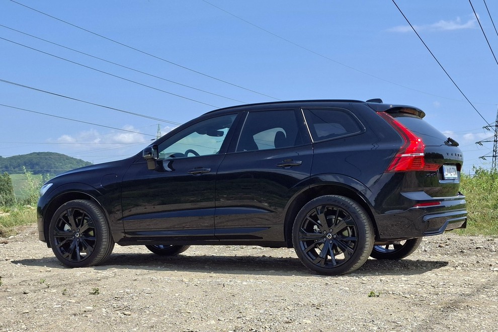 Test: Volvo XC60 T8 Twin engine Black Edition -  Dvojno srce precej kratke sape