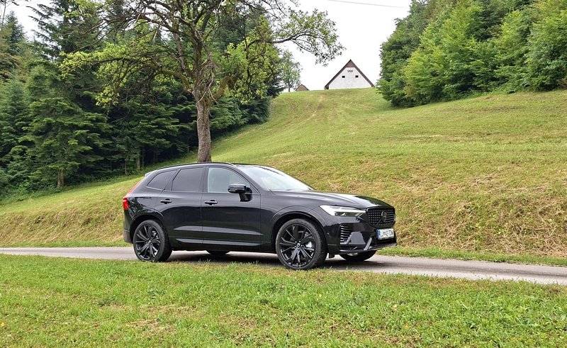 Test: Volvo XC60 T8 Twin engine Black Edition -  Dvojno srce precej kratke sape