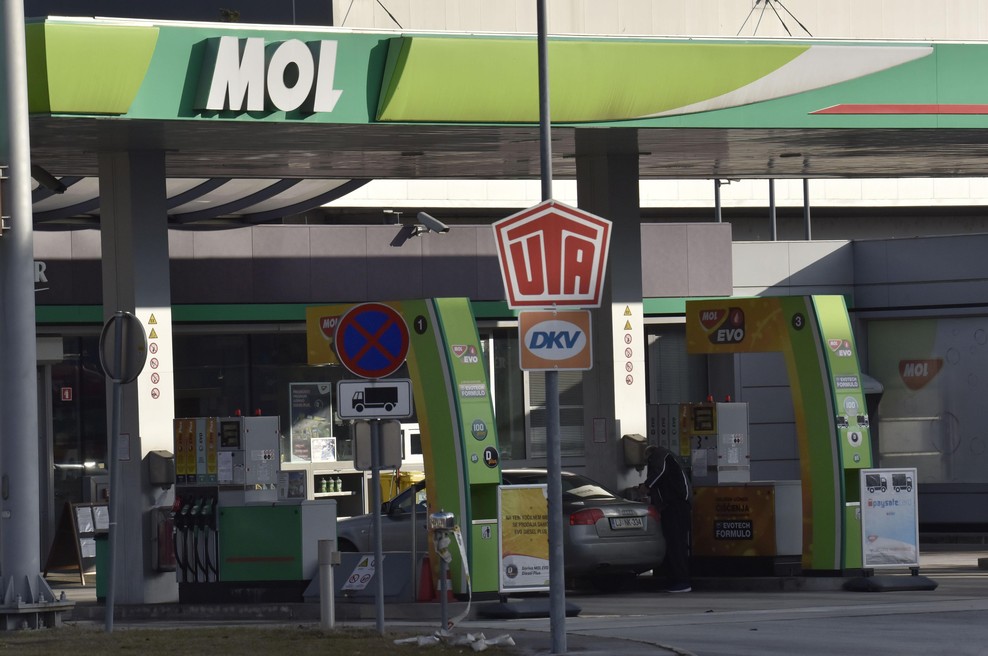 Po Petrolu so se na vladne regulacije oglasili tudi pri Molu. To so povedali v madžarski energetski skupini (foto: Žiga Živulović Jr./BoBo)