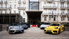Prestižna znamka prodaja avtomobile kar v hotelu v mondenem letovišču