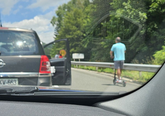 Človeška neumnost ne pozna meja - poglejte, kaj so si v zastoju privoščili nekateri vozniki