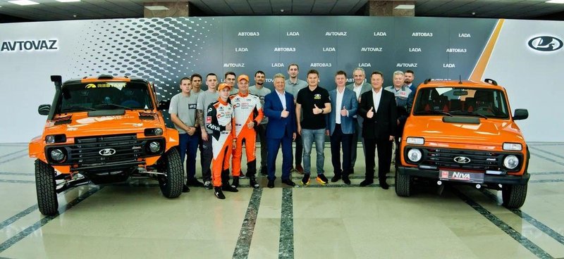 Legendarna (in očitno neuničljiva) Lada Niva ima v sebi divjo konjenico
